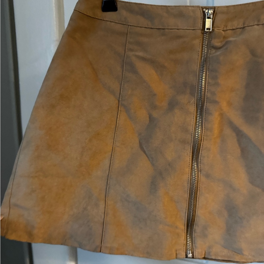 Cute faux suede mini skirt - tan color - zipper from top to bottom